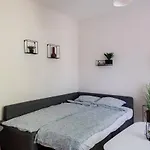 Play And Relax In Lake-parkside Cozy Family Retreat - Jegenye 扎马迪