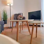 Play And Relax In Lake-parkside Cozy Family Retreat - Jegenye *