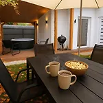 Play And Relax In Lake-parkside Cozy Family Retreat - Jegenye