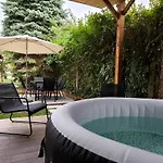Play And Relax In Lake-parkside Cozy Family Retreat - Jegenye