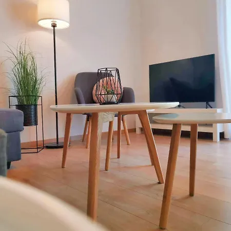 Play And Relax In Lake-parkside Cozy Family Retreat - Jegenye *