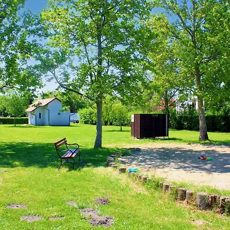 Play And Relax In Lake-parkside Cozy Family Retreat - Jegenye *