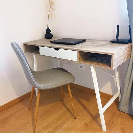 Play And Relax In Lake-parkside Cozy Family Retreat - Jegenye