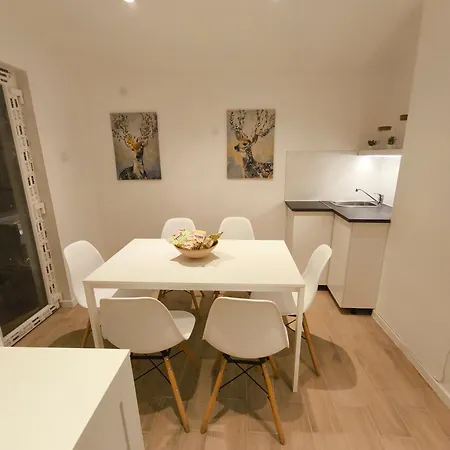 Play And Relax In Lake-parkside Cozy Family Retreat - Jegenye 펜션 자르마디