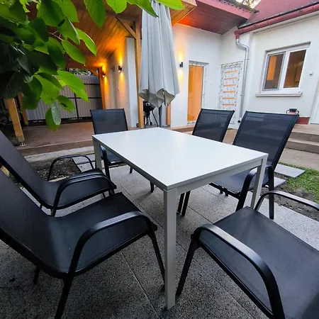 Play And Relax In Lake-parkside Cozy Family Retreat - Jegenye Casa vacanze Zamárdi