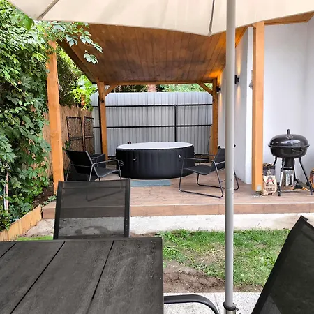 Play And Relax In Lake-parkside Cozy Family Retreat - Jegenye