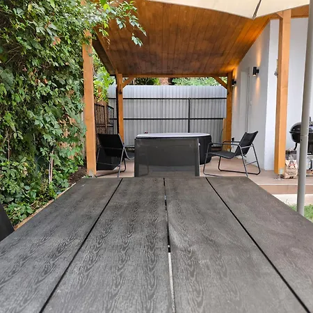 Play And Relax In Lake-parkside Cozy Family Retreat - Jegenye Tatil Evi