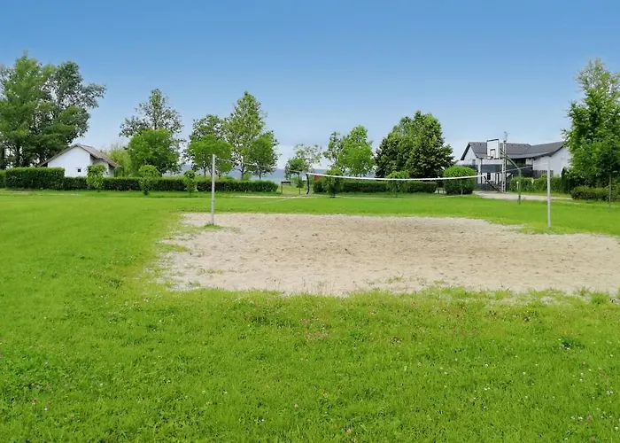 Play And Relax In Lake-parkside Cozy Family Retreat - Jegenye בית נופש