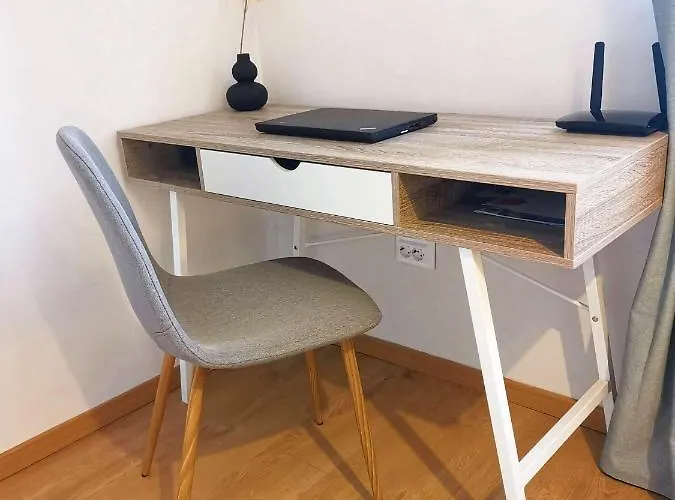 Play And Relax In Lake-parkside Cozy Family Retreat - Jegenye