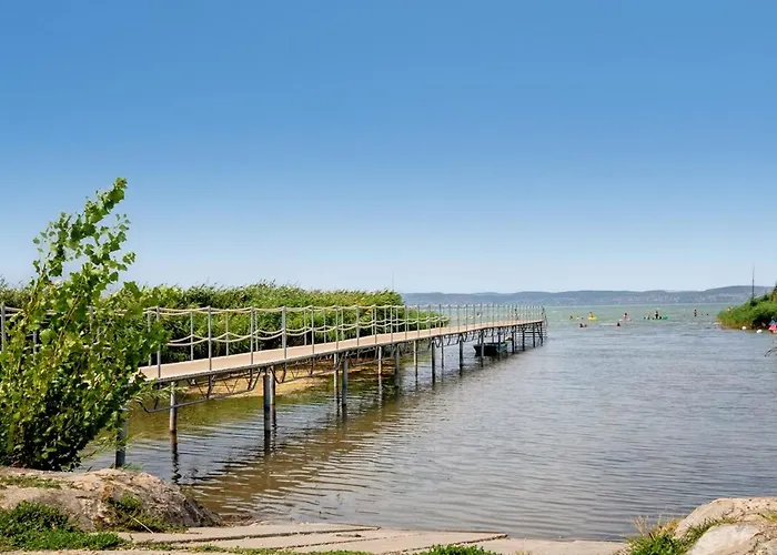 Play And Relax In Lake-parkside Cozy Family Retreat - Jegenye בית נופש זמראדי