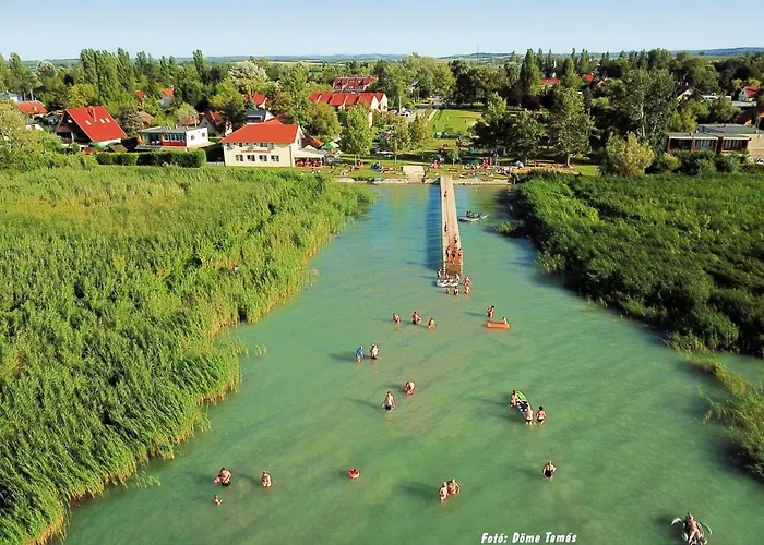 Play And Relax In Lake-parkside Cozy Family Retreat - Jegenye