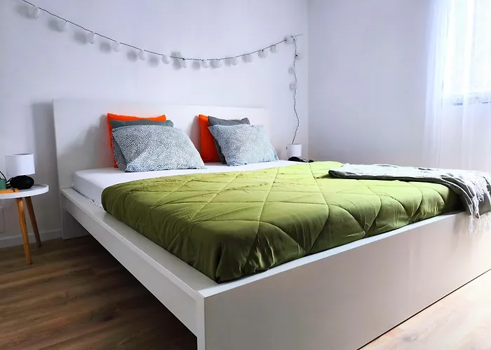 Play And Relax In Lake-parkside Cozy Family Retreat - Jegenye בית נופש *