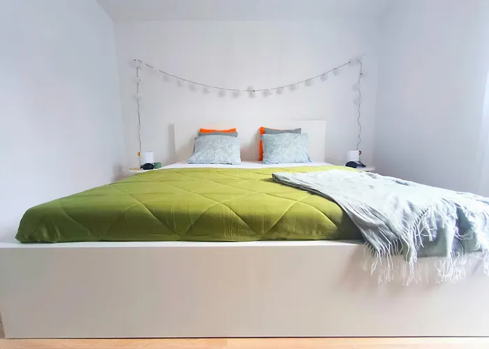 Play And Relax In Lake-parkside Cozy Family Retreat - Jegenye בית נופש זמראדי