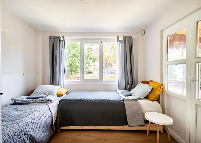 Play And Relax In Lake-parkside Cozy Family Retreat - Jegenye *