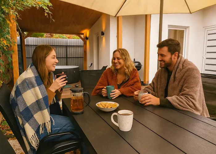 בית נופש Play And Relax In Lake-parkside Cozy Family Retreat - Jegenye