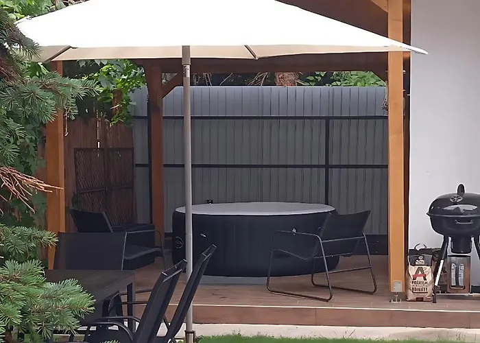 Play And Relax In Lake-parkside Cozy Family Retreat - Jegenye * זמראדי