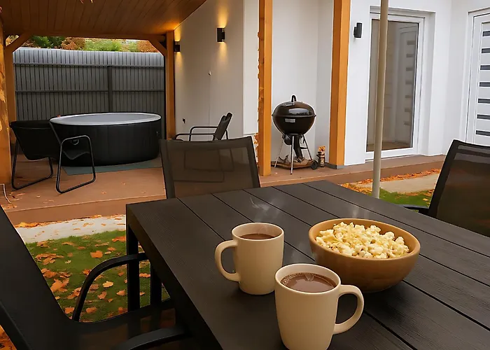 Play And Relax In Lake-parkside Cozy Family Retreat - Jegenye