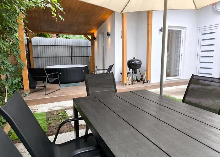 Play And Relax In Lake-parkside Cozy Family Retreat - Jegenye