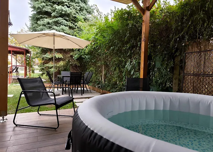 Play And Relax In Lake-parkside Cozy Family Retreat - Jegenye