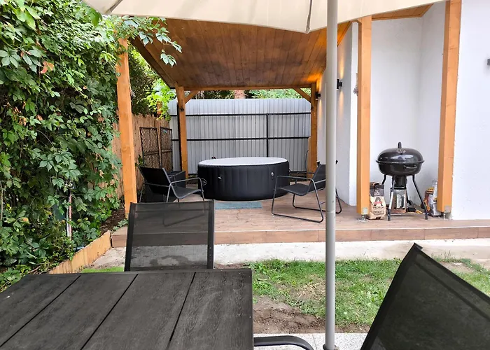 Play And Relax In Lake-parkside Cozy Family Retreat - Jegenye